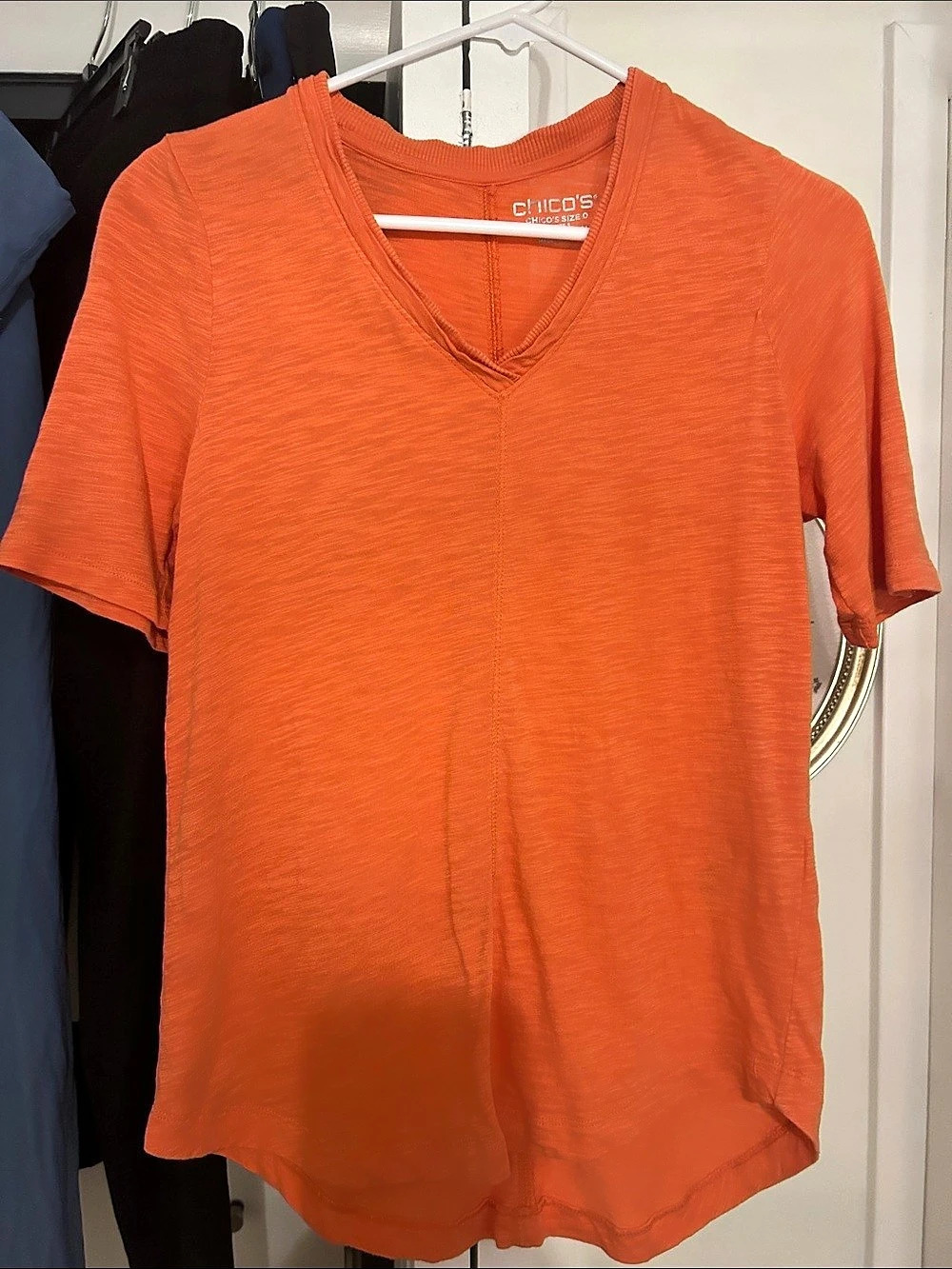 Chicos Short Sleeve V-Neck Top in Orange Like New